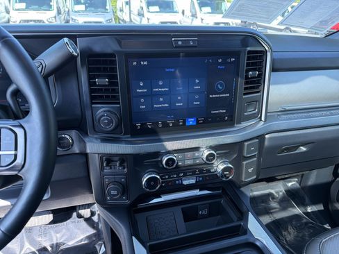 Used 2025 Ford F350 Platinum w/ FX4 Off-Road Package AWD/4WD image 21