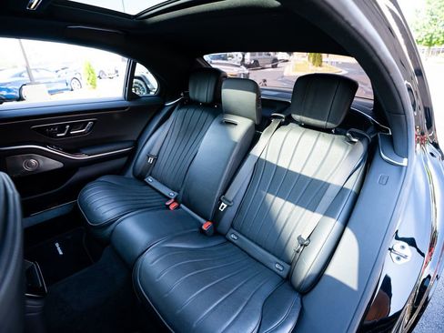Used 2022 Mercedes-Benz S 500 4MATIC w/ AMG Line Package image 45