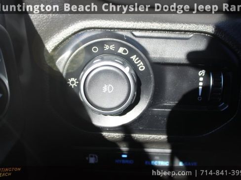 Used 2023 Jeep Wrangler Unlimited Sahara w/ Safety Group image 19