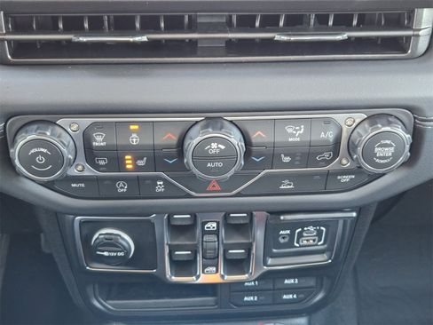 New 2026 Jeep Gladiator Sport image 18