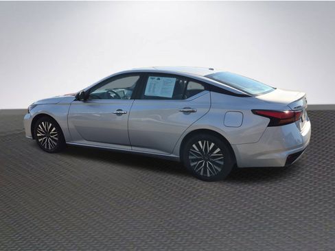 Used 2024 Nissan Altima 2.5 SV image 5