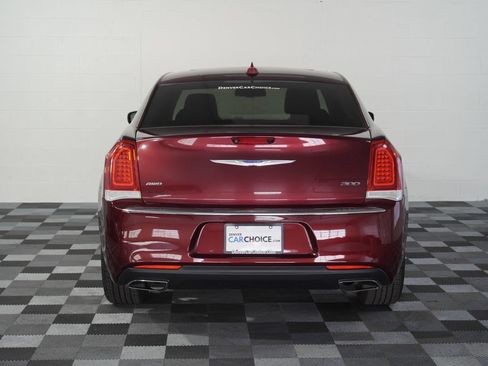 Used 2018 Chrysler 300 Limited AWD/4WD image 4