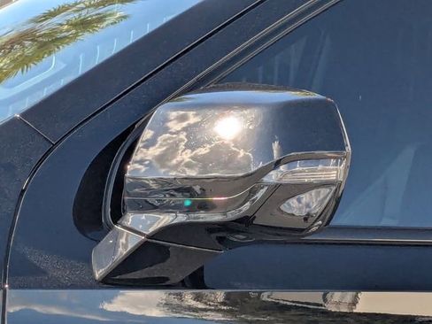 Used 2024 Chevrolet Tahoe Z71 w/ Luxury Package image 12