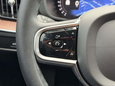 Used 2024 Volvo XC60 B5 Plus image 9