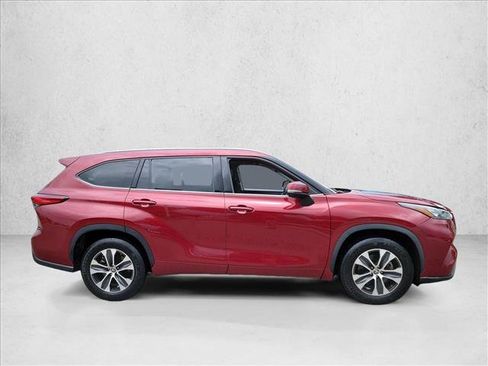 Used 2020 Toyota Highlander XLE FWD image 4