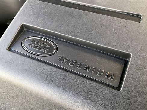 Used 2023 Land Rover Defender 110 SE image 33