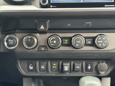 Used 2020 Toyota Tacoma TRD Sport w/ Technology Package AWD/4WD image 26