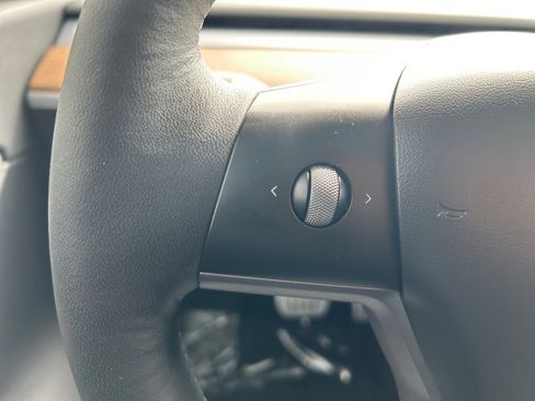 Used 2022 Tesla Model Y Performance image 8