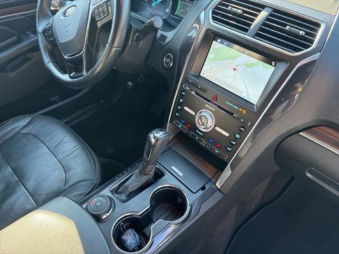 Used 2017 Ford Explorer Limited image 9