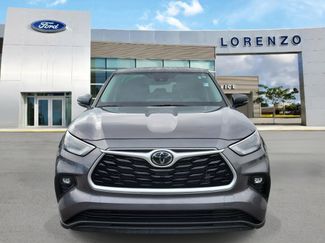 Used 2023 Toyota Highlander LE FWD video 2