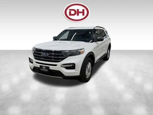 Used 2022 Ford Explorer XLT w/ Equipment Group 202A AWD/4WD image 10