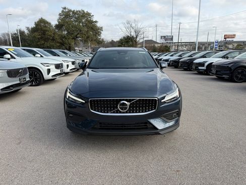 New 2026 Volvo V60 B5 Cross Country Plus w/ Protection Package Premier image 6
