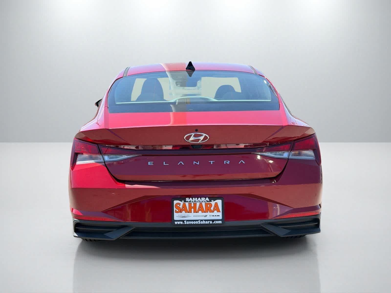 Used 2023 Hyundai Elantra SEL w/ Convenience Package FWD image 5
