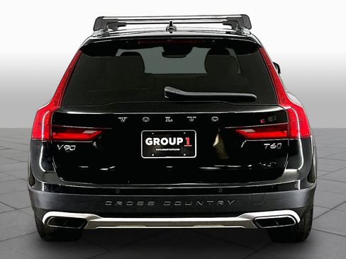 Used 2020 Volvo V90 T6 Cross Country image 5
