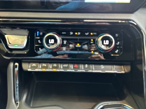 Used 2025 GMC Sierra 1500 AT4 w/ AT4 Premium Package AWD/4WD image 17