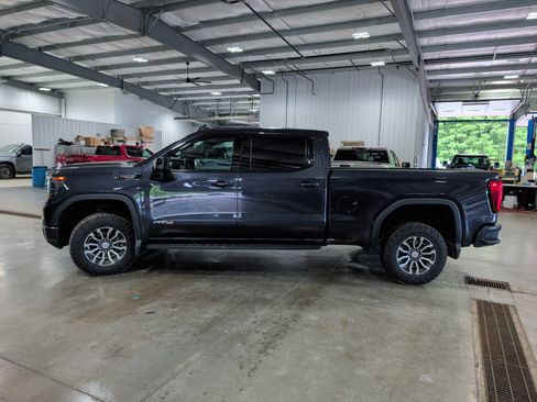 Used 2022 GMC Sierra 1500 AT4 w/ AT4 Premium Package AWD/4WD image 5