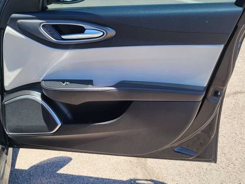 Used 2019 Alfa Romeo Giulia AWD w/ Quick Order Package 22J Sport image 16