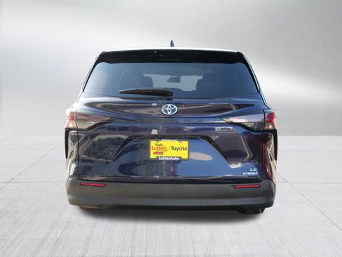 Certified 2023 Toyota Sienna LE FWD image 6