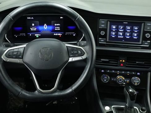 Certified 2023 Volkswagen Jetta SE FWD image 11