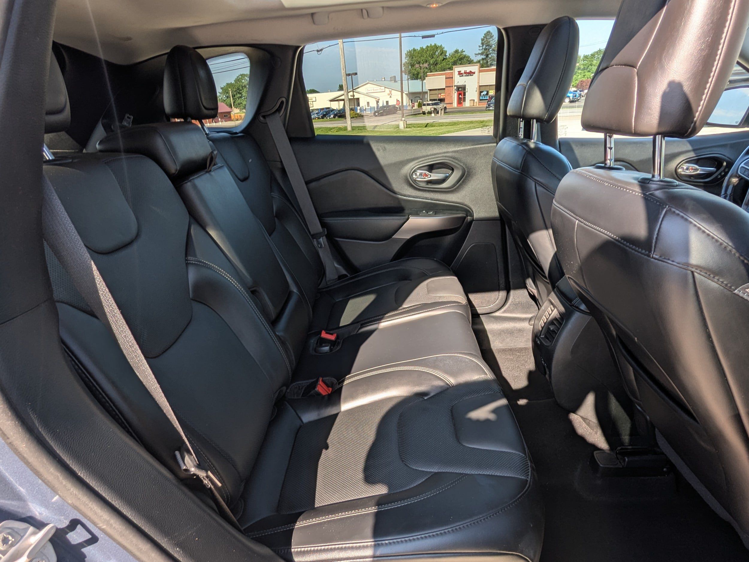 Used 2021 Jeep Cherokee Limited AWD/4WD image 12