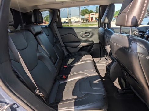 Used 2021 Jeep Cherokee Limited AWD/4WD image 12