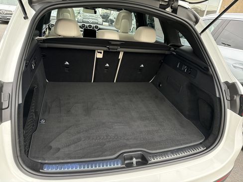 Used 2025 Mercedes-Benz GLC 300 4MATIC image 25