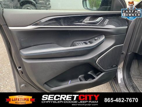 Used 2022 Jeep Grand Cherokee Trailhawk w/ Luxury Tech Group III AWD/4WD image 15