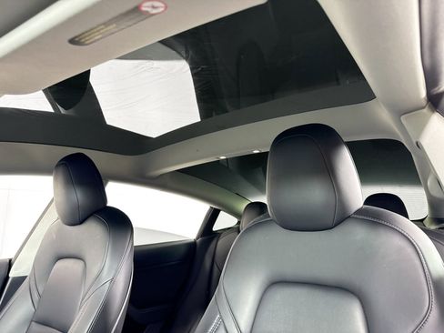 Used 2022 Tesla Model 3 Standard Range image 24