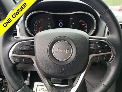 Used 2019 Jeep Grand Cherokee Laredo AWD/4WD image 28