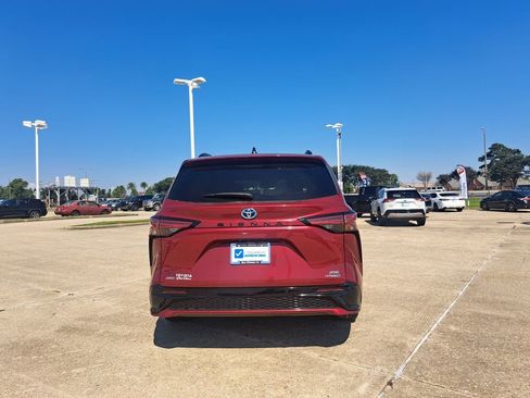 Used 2022 Toyota Sienna XSE AWD/4WD image 6