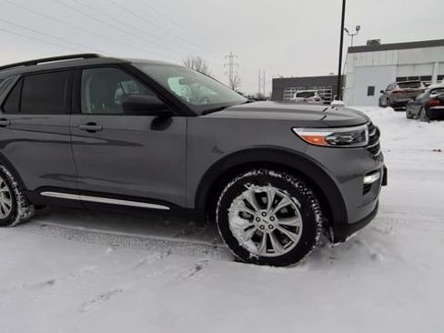 Used 2021 Ford Explorer XLT w/ Equipment Group 202A image 2