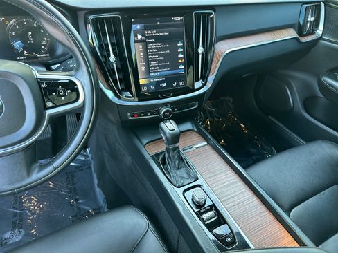 Used 2019 Volvo S60 T5 Momentum w/ Multimedia Package FWD image 28