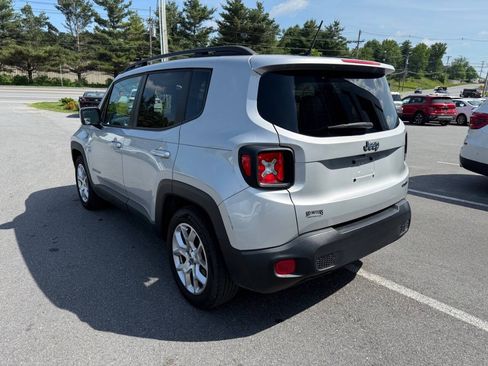 Used 2015 Jeep Renegade Latitude w/ Popular Equipment Group FWD image 8