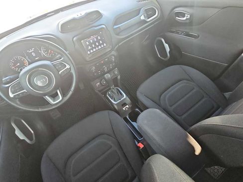 Used 2018 Jeep Renegade Latitude w/ Cold Weather Group image 22