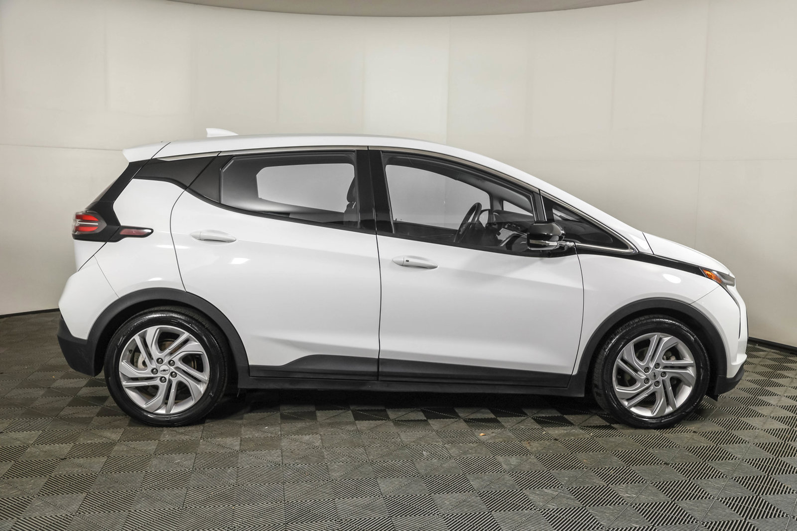 Used 2023 Chevrolet Bolt LT w/ Driver Confidence Package FWD image 13