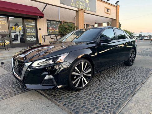 Used 2021 Nissan Altima 2.5 SR image 1