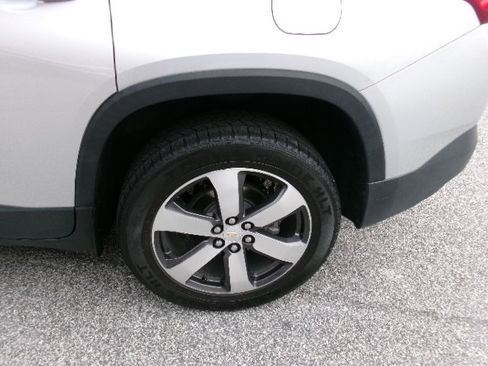 Used 2019 Chevrolet Traverse LT w/ LT Premium Package image 10