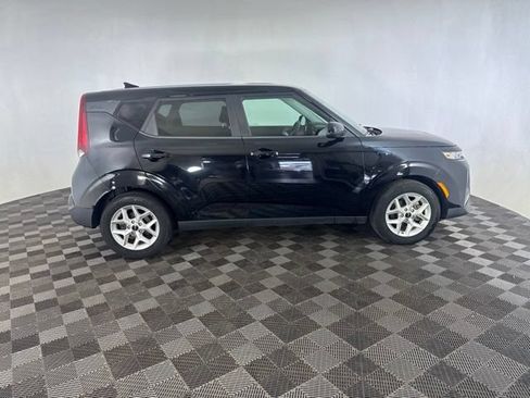 Used 2022 Kia Soul LX w/ Technology Package FWD image 4