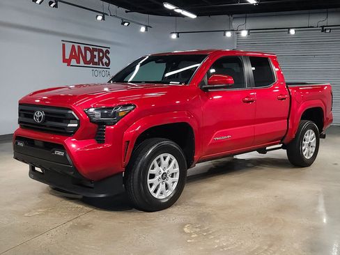 Certified 2025 Toyota Tacoma SR5 AWD/4WD image 3