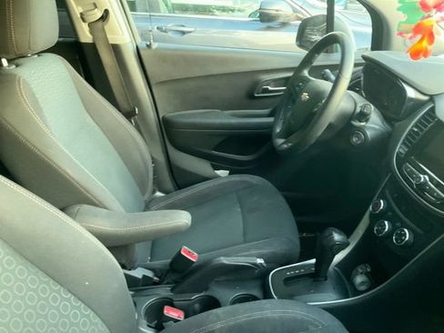 Used 2020 Chevrolet Trax LS w/ Tint and Cruise Package FWD image 3