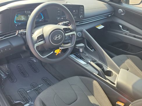 Used 2026 Hyundai Elantra SE FWD image 13