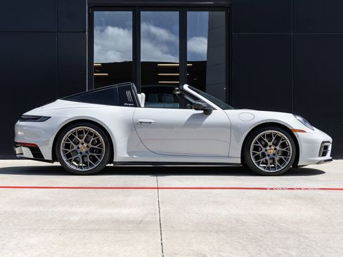 Certified 2022 Porsche 911 Targa 4S AWD/4WD image 12