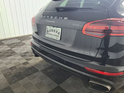 Used 2017 Porsche Cayenne Platinum Edition w/ Premium Package Plus (PJX) image 19
