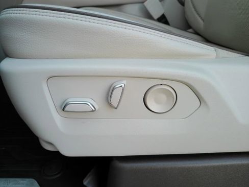 Used 2023 GMC Yukon XL Denali image 13