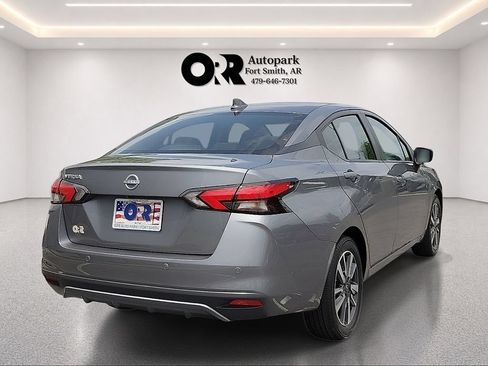 Used 2025 Nissan Versa SV FWD image 5