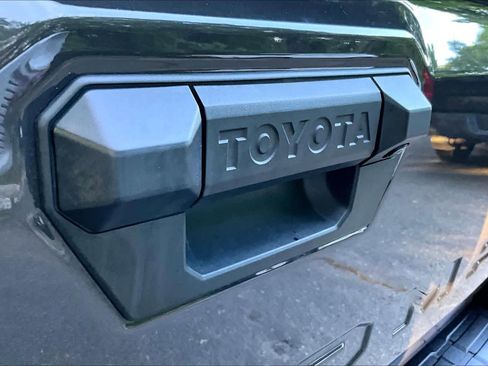 Certified 2024 Toyota Tacoma SR5 AWD/4WD image 29