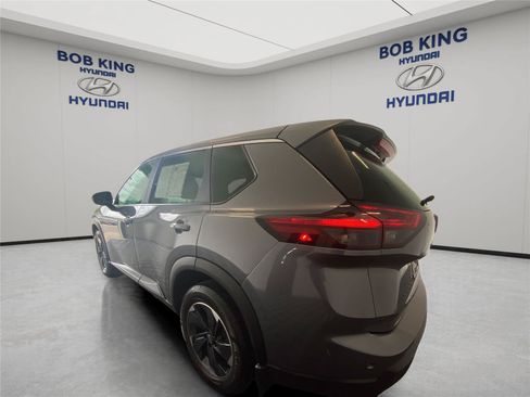 Used 2024 Nissan Rogue SV AWD/4WD image 3