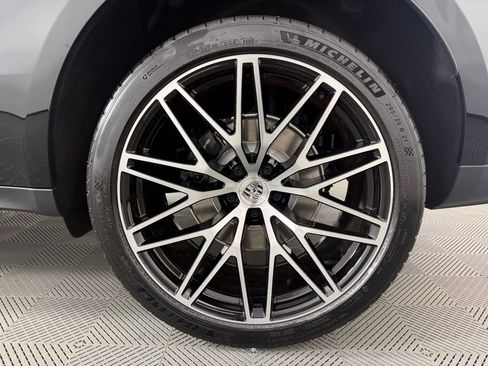 New 2026 Porsche Macan AWD/4WD image 12