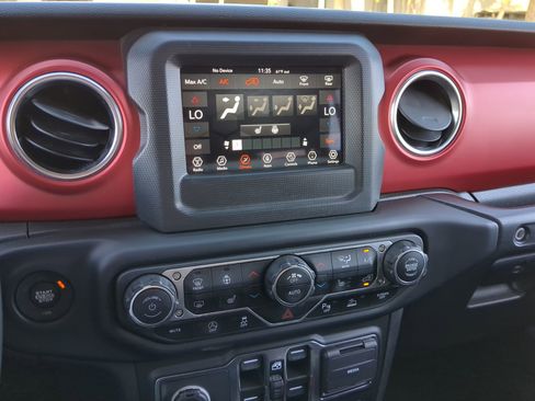 Used 2021 Jeep Wrangler Unlimited Rubicon w/ Safety Group image 20