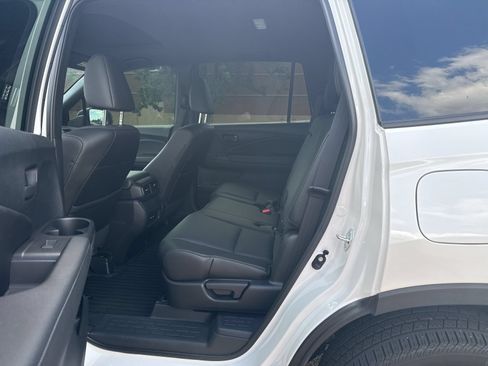 Used 2025 Honda Passport EX-L image 9